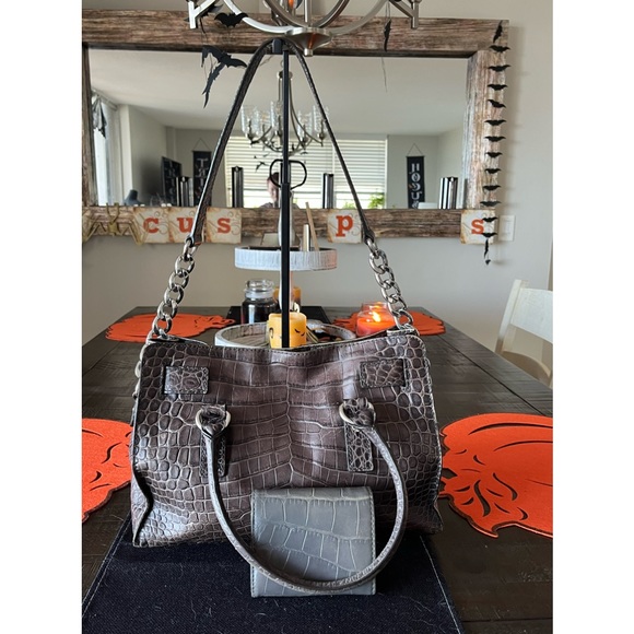 Michael Kors Hamilton Purse and Wallet Set - Picture 8 of 13